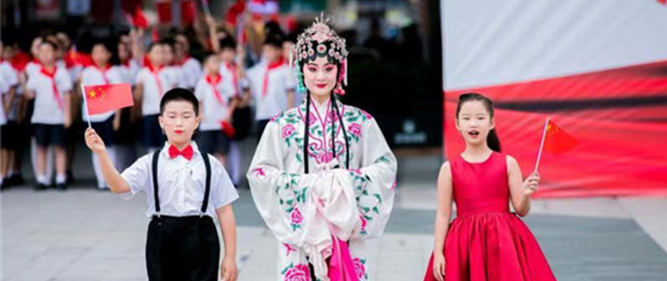 獻禮新中國成立70週年 天府新區千人共唱《我和我的祖國》 - 焦點圖 - 中國網·錦繡天府
