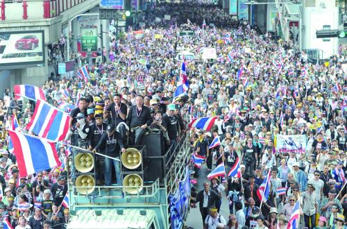 泰国数万示威者占领要害部门 或沦为失败国家