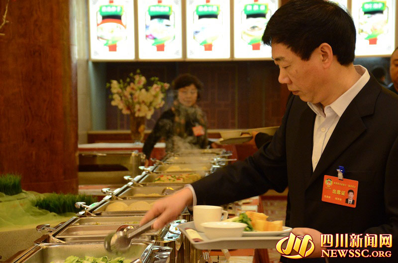 厲行節儉:會議早餐以蒸食小菜為主