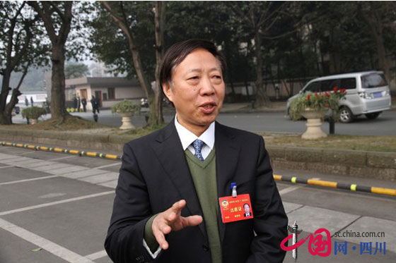 四川省政协委员潘泽金：29件集体提案反映问题