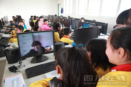 泸州:爱心电脑 搭建起留守娃娃和家长的连心桥
