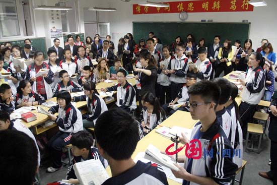 蒲江中学实验学校举行幸福教育观摩活动
