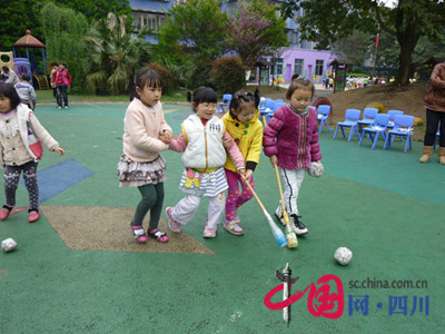蒲江县南街幼儿园 关爱残疾儿童在行动(图)