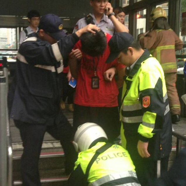 台北地铁砍人致4人死亡 嫌疑犯被收押(图) - 热