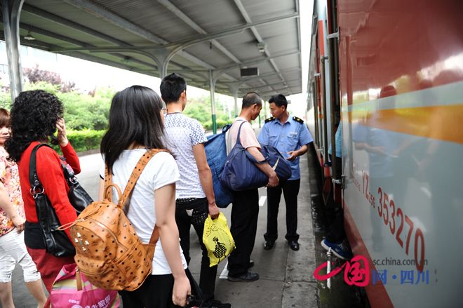 青川发生4.8级地震 成都铁路局紧急扣停26趟列车