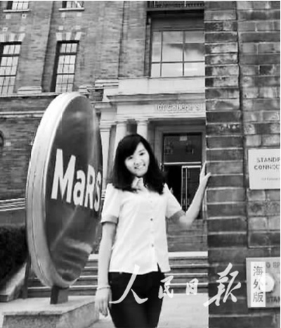 出国实习:上海大学美女在美国顶35℃高温扮米