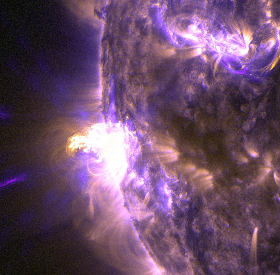 NASA美宇航局拍摄太阳耀斑爆发震撼图像_其