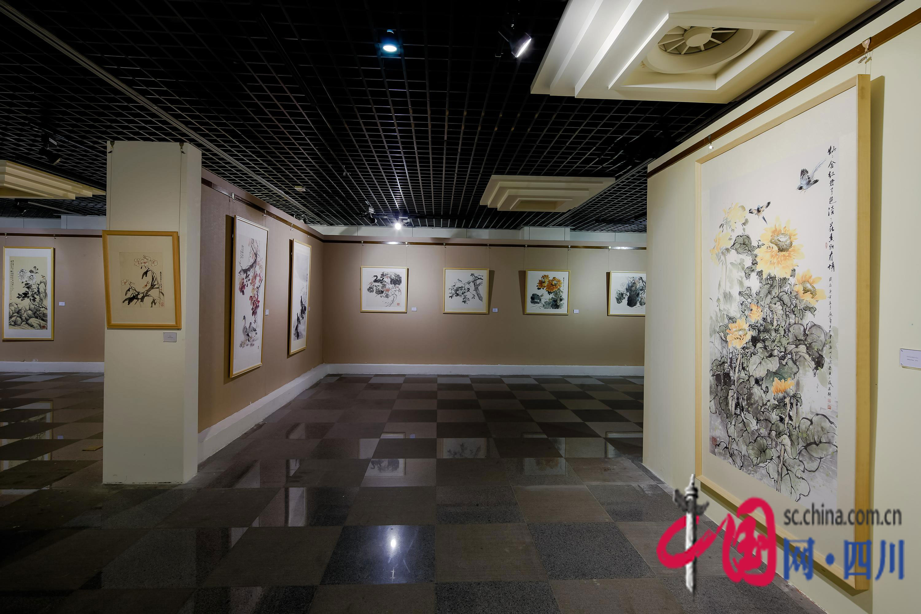 “醉花东篱--崔燕萍中国画作品展”在省博物院开幕