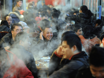 气温持续走低 羊肉汤生意火爆 - 社会民生 - 中国