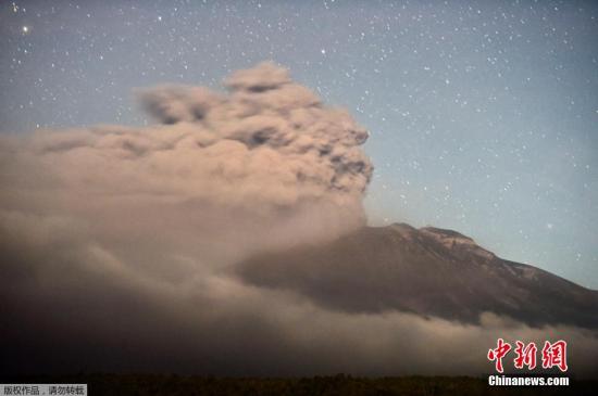 智利火山两度喷发 多家航空取消飞智利等地航班