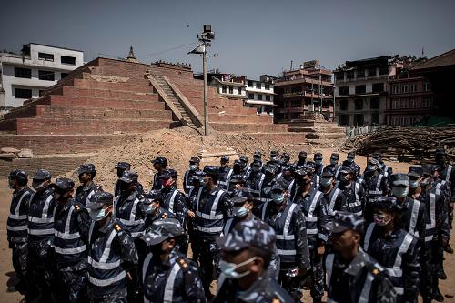 尼泊尔地震已致7056死 260余座神殿毁损