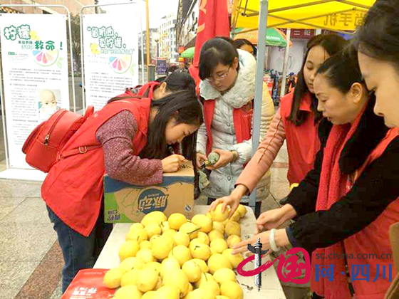 四川广元:义卖柠檬救助白血病女童(图) - 头图 -