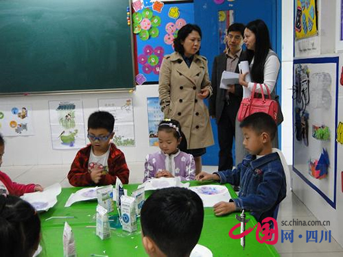 成都市教育局专家组到都江堰市团结小学幼儿园