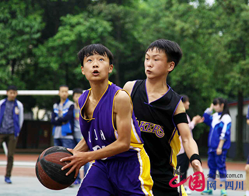 邛崃牟礼中学春季篮球赛:一场青春的较量 - 校
