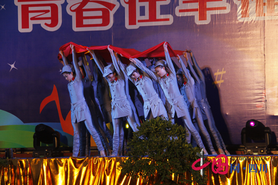蒲江中学实验学校举行第十届校园文化艺术节 