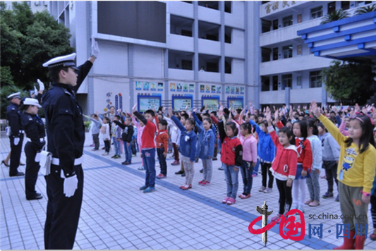 欢度六一: 交通安全从娃娃抓起 - 教育 - 中国网