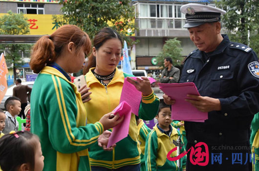 南充交警直属二大队深入辖区幼儿园开展道路交通安全讲座