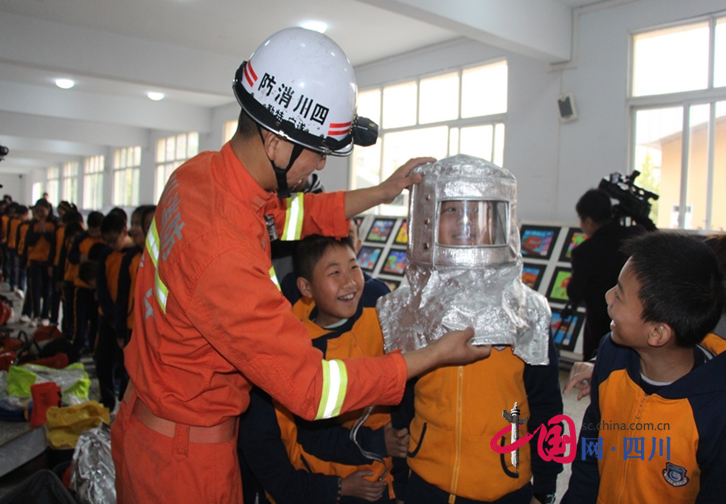 “119消防日”遂宁消防员收到小学生绘画、征文作品1000余幅