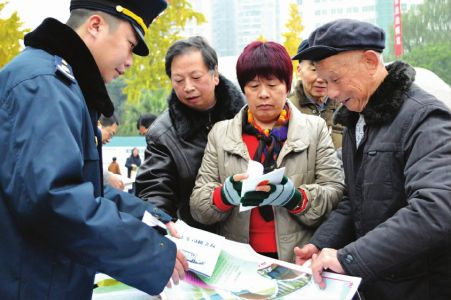 南充市举行2016年12·4国家宪法日宣传暨法治文艺汇演活动