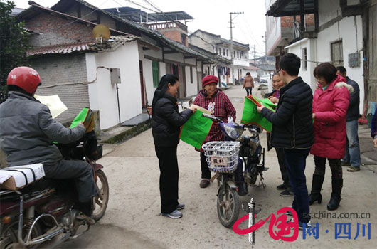 蓬安縣錦屏司法所掀起“全國交通安全日”宣傳熱潮