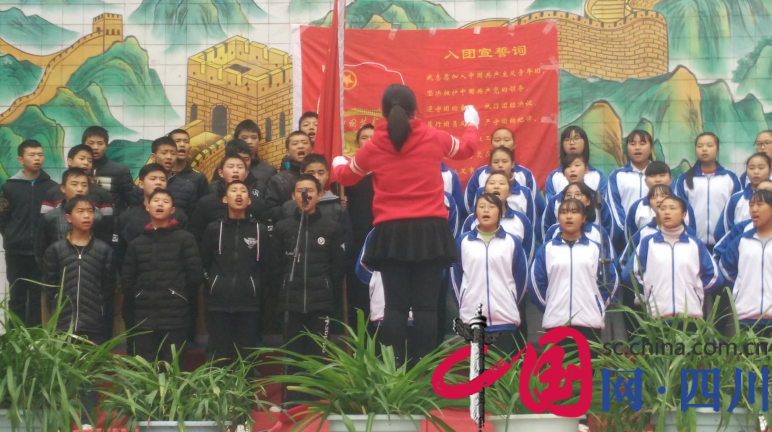 射洪县金华镇中举行歌咏比赛 人人高唱《中小学生守则之歌》