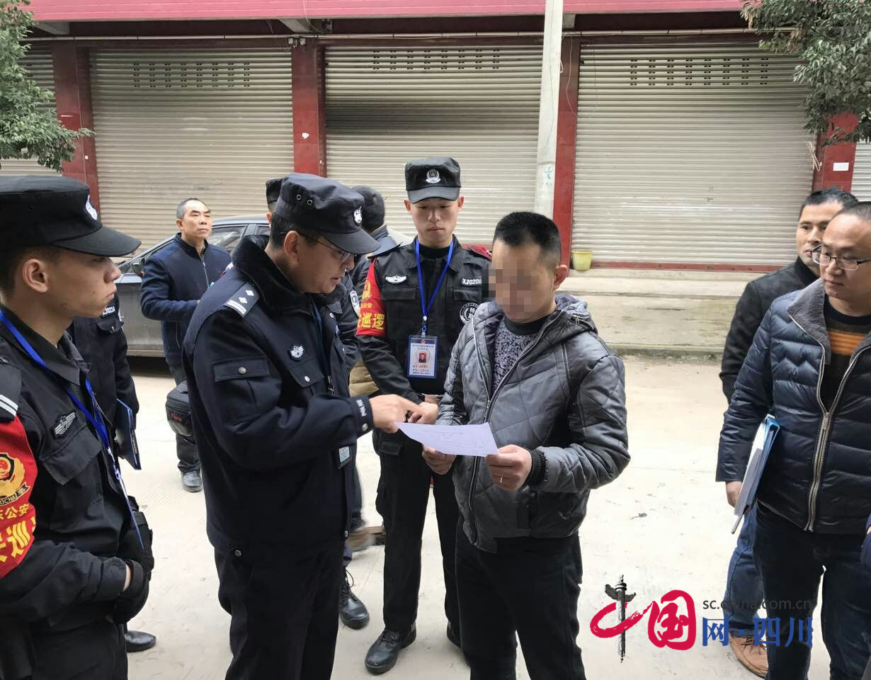河東新區公安分局查獲一市場門面內非法儲存煙花爆竹 470件