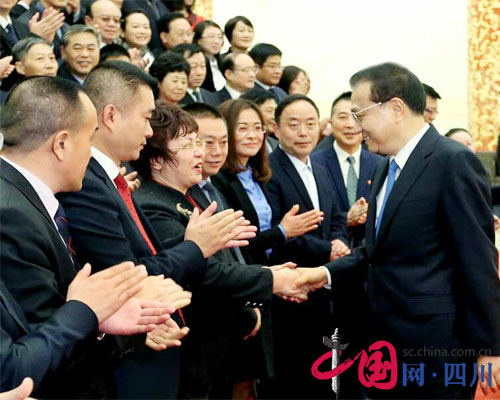 南充市顺庆区个私协会喜获国家级表彰并受李克强总理接见