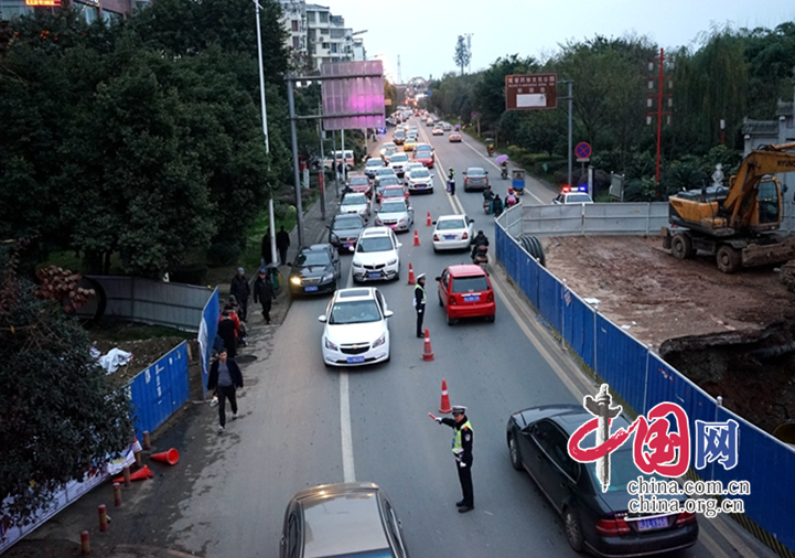 遂寧交警多舉措確保“海綿城市”施工期間道路交通安全暢通