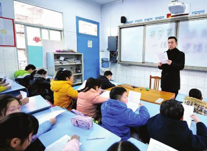 开学第一课 南充市73.1万名中小学生学“法治”