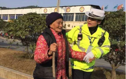 南充阆中美女交警彭玉鸿立足岗位排民忧