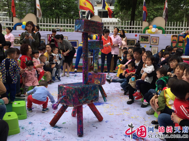 遂宁市星蕾国际幼儿园开展“大童小艺”大型美术亲子活动