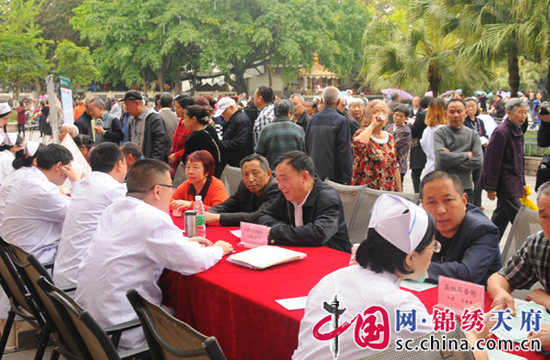 射洪县人民医院开展大型义诊活动 免费接受群众问诊300余人次