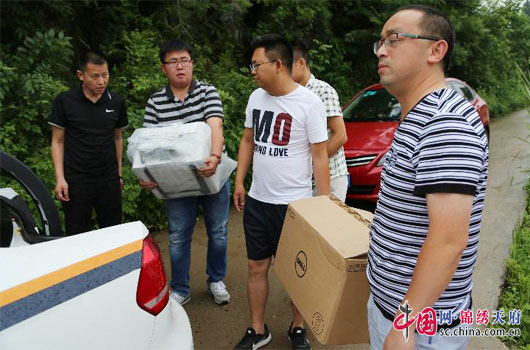 助力精准扶贫 蓬安县法院给帮扶村捐赠办公设备