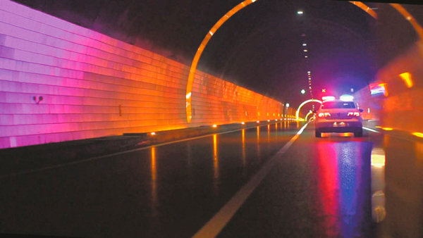 雅西高速泥巴山隧道升级： 成都至西昌方向完工通车