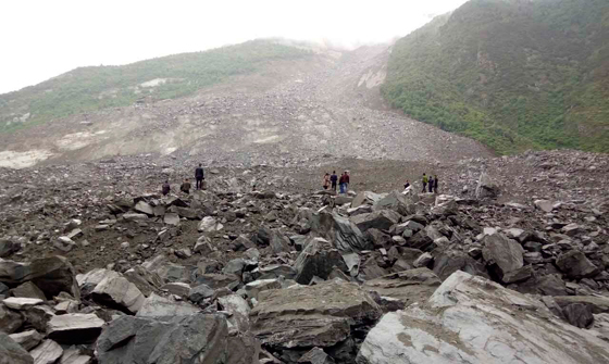 茂县叠溪镇新磨村发生山体高位垮塌 40余户村民被埋