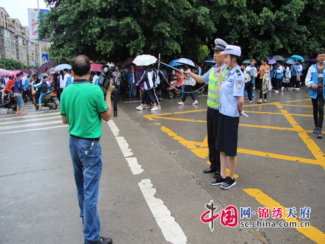 大英交警大隊開學直播，三萬群眾點讚