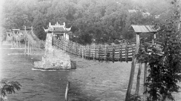 都江堰安澜索桥的百年旧影