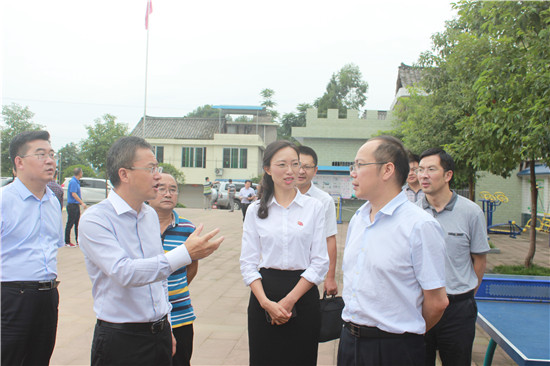 洪雅县委书记阳运良,县委副书记,县长宋良勇一行陪同督导,乡党委书记